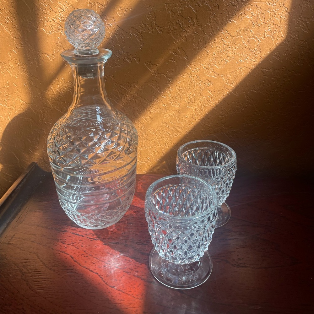 VINTAGE Decanter with Facetted Round Stopper and Drinking Glass Set!